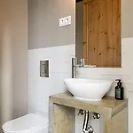Homes Modern Cozy Townhouse With 2 Bedrooms And Patio In The Old Town Tatil Evi Portimão
