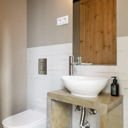Homes Modern Cozy Townhouse With 2 Bedrooms And Patio In The Old Town 펜션 포티마오