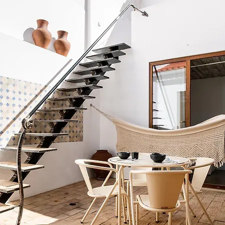 Semesterbostad Homes Modern Cozy Townhouse With 2 Bedrooms And Patio In The Old Town Portimão