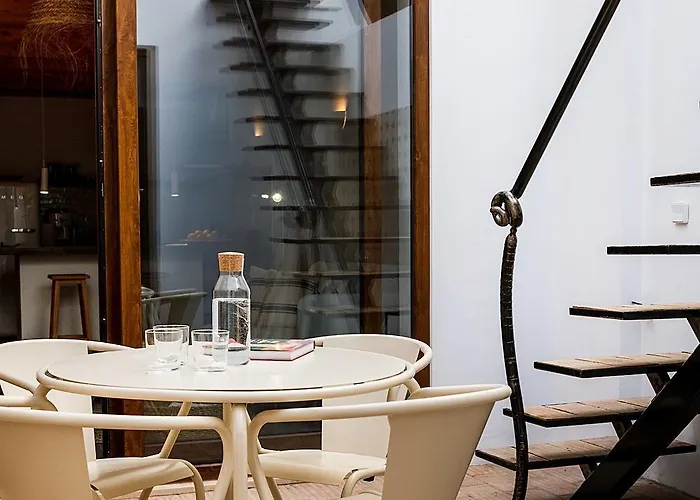 Homes Modern Cozy Townhouse With 2 Bedrooms And Patio In The Old Town *